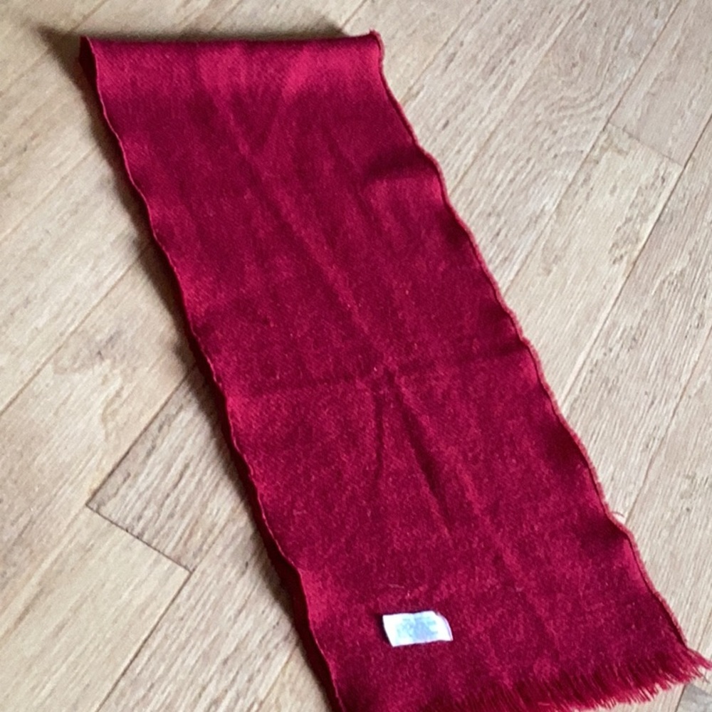 Burgundy acrylic (wool look) oblong scarf 10”x46”.